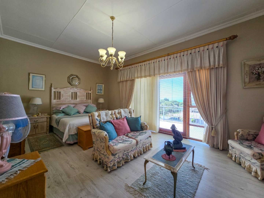 4 Bedroom Property for Sale in Stilbaai Wes Western Cape